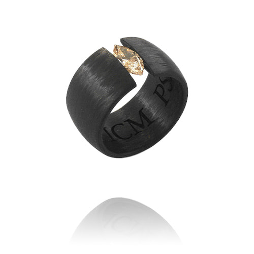 Ring "Horus"
mit Diamant-Navette
light brown 1.26 ct